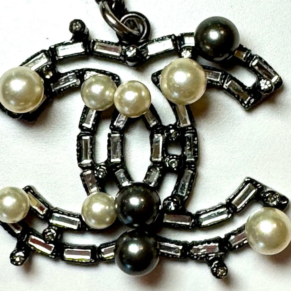 Rare Chanel Crystal Baguette & Pearl CC Logo Pendant Long Statement Necklace